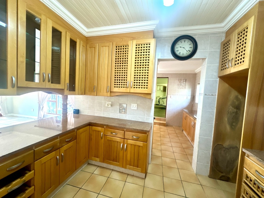 6 Bedroom Property for Sale in Denver Park Western Cape